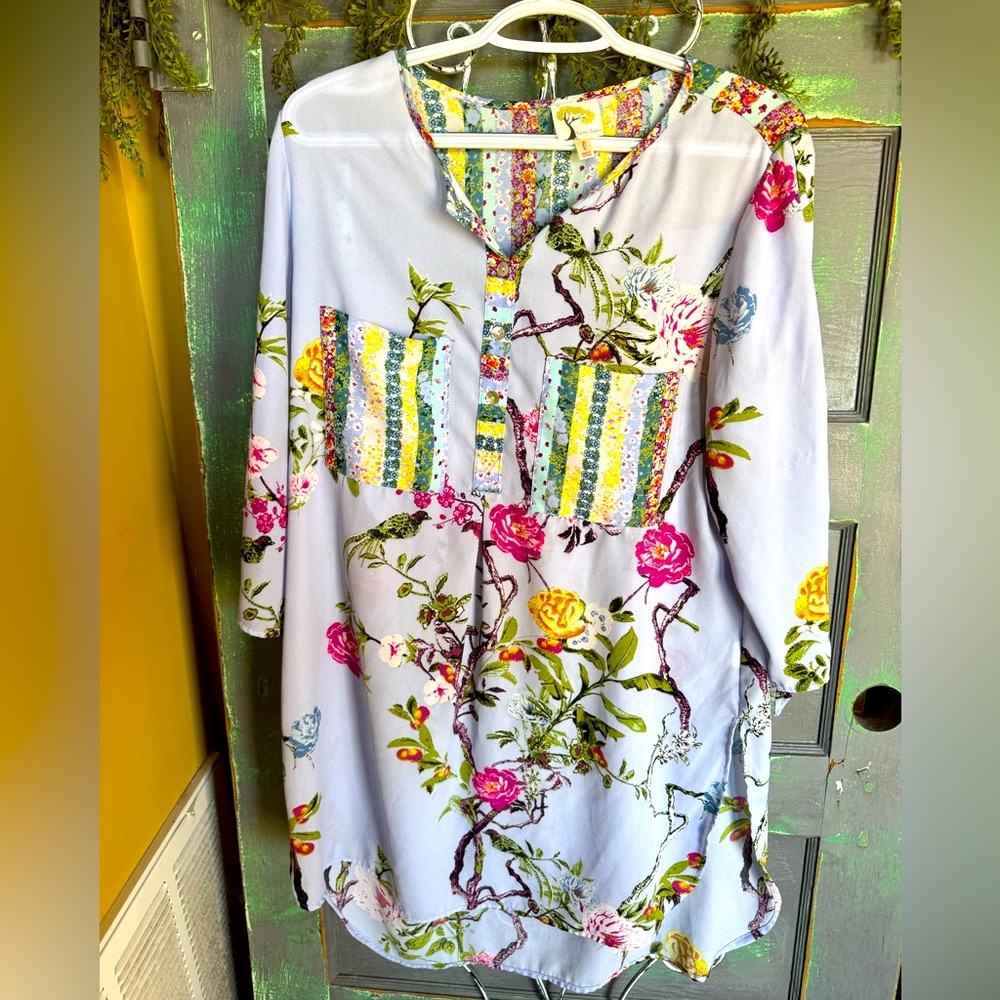 Light blue floral top Size L